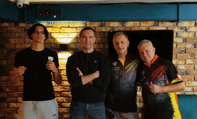 Zawodnicy po turnieju Go to PDC #32 w Cafe Rama